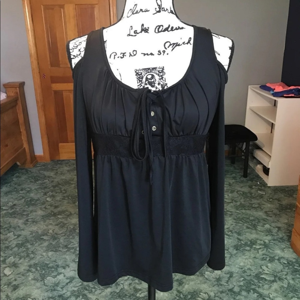 Long sleve open shoulder medium black blouse